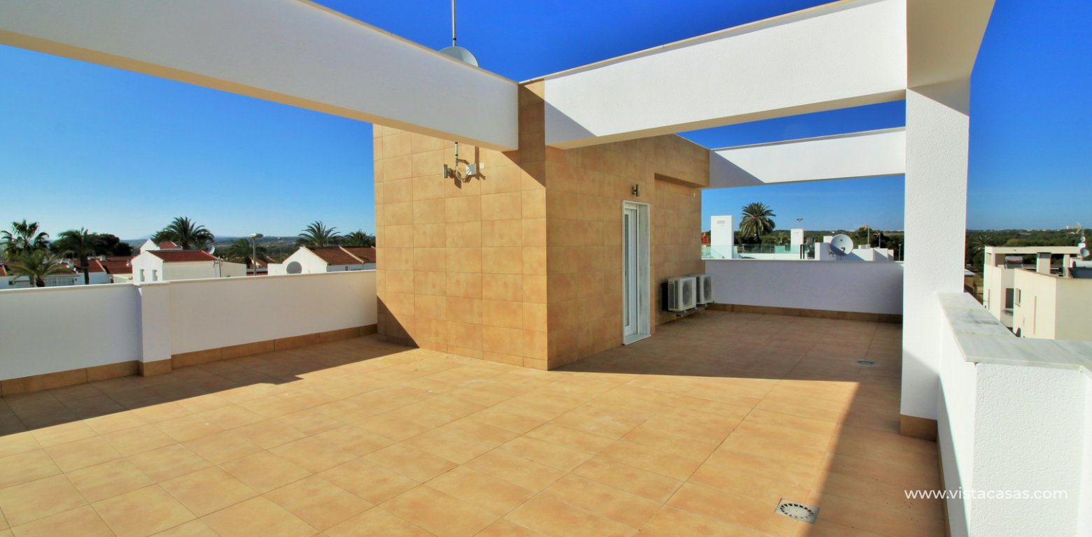 Luxury 5 bedroom detached villa with private pool for sale in Mil Palmeras solarium