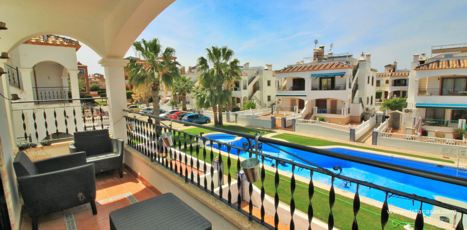 Top floor apartment overlooking the pool for sale M3 Pau 8 Villamartin balcony pool view