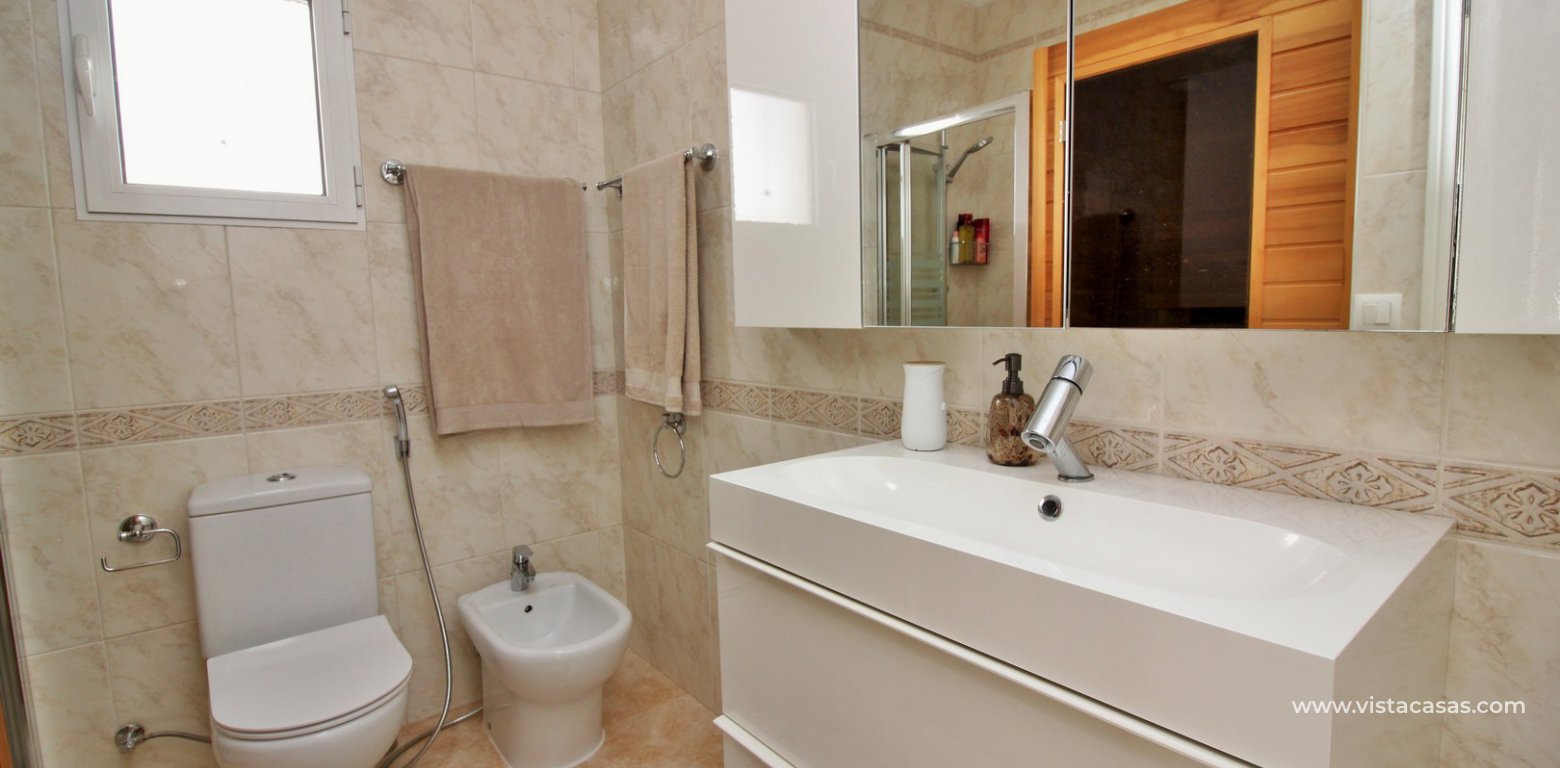 Detached villa with underbuild for sale in Villamartin bathroom