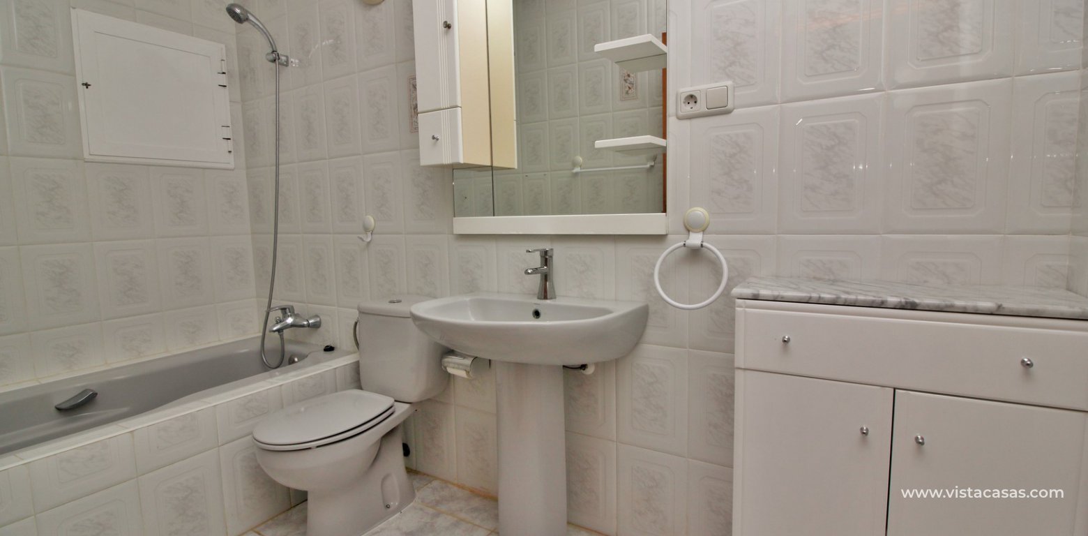 Detached villa with underbuild for sale in Villamartin underbuild bathroom