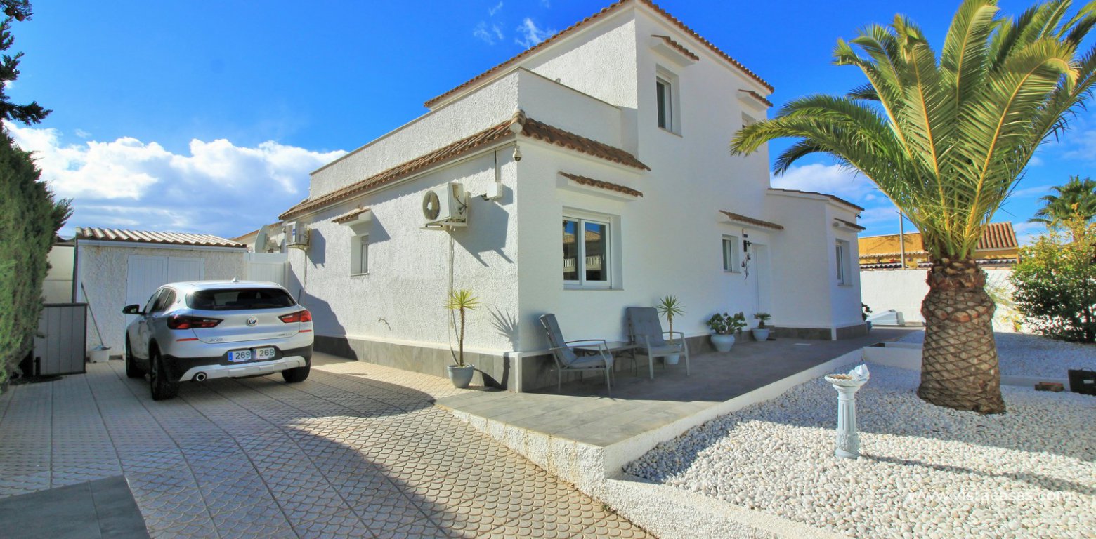 Modern renovated villa with pool for sale Villamartin parking