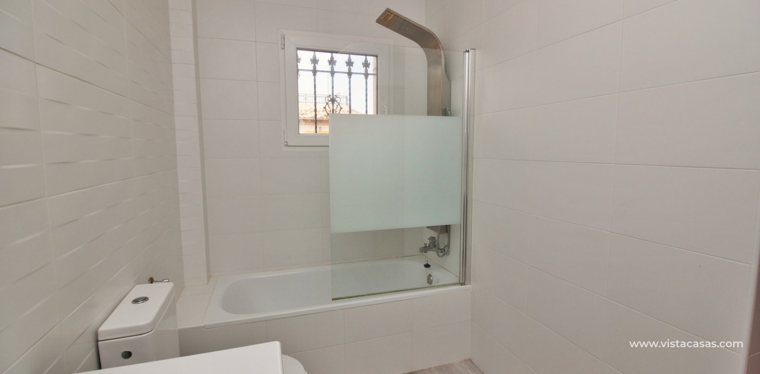 Quad house for sale in Pinada Golf I Villamartin renovated bathroom