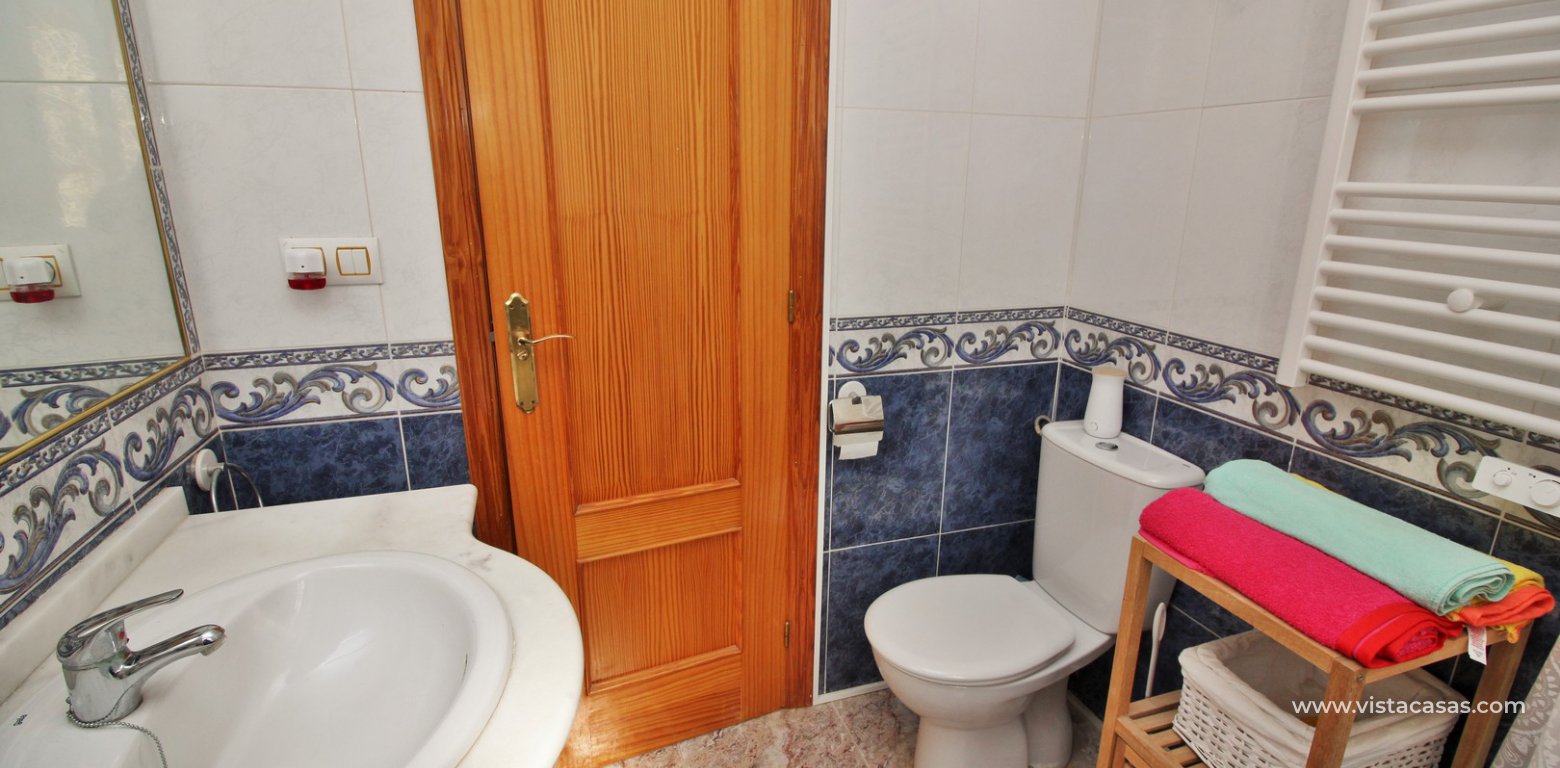 Tonwhouse for sale in Bosque de las Lomas Villamartin bathroom 2
