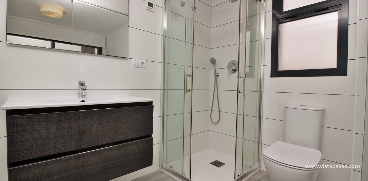 Penthouse apartment for sale Valentino Golf Villamartin en-suite bathroom