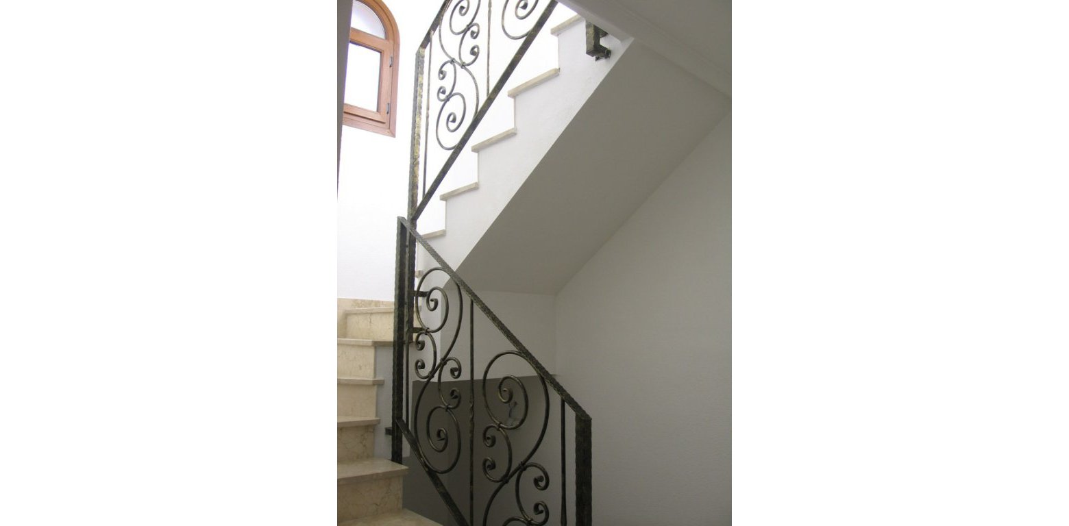 Townhouse for sale in Villamartin staircase