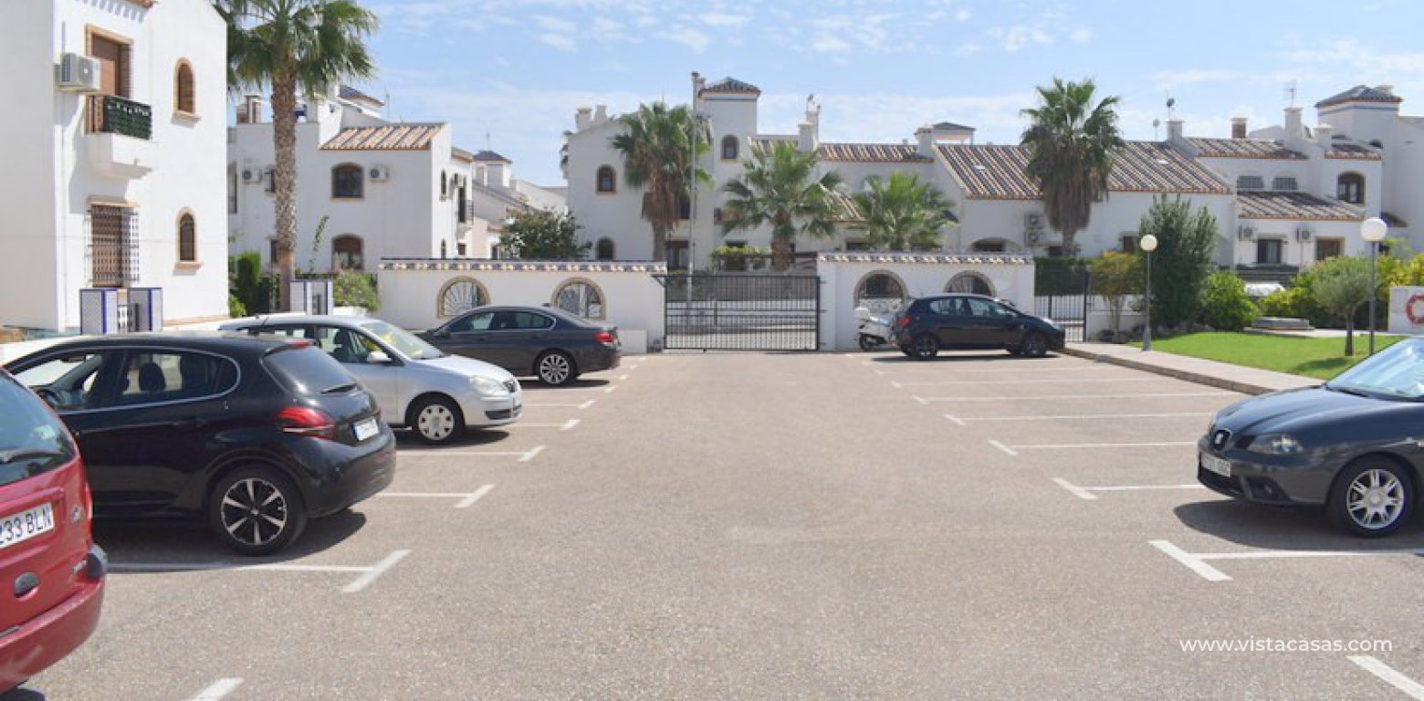 Townhouse for sale in Villamartin communal parking