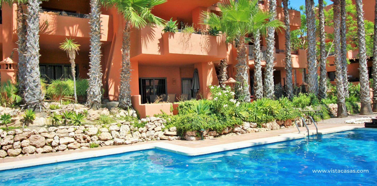 Apartment for sale in Villamartin facing the pool