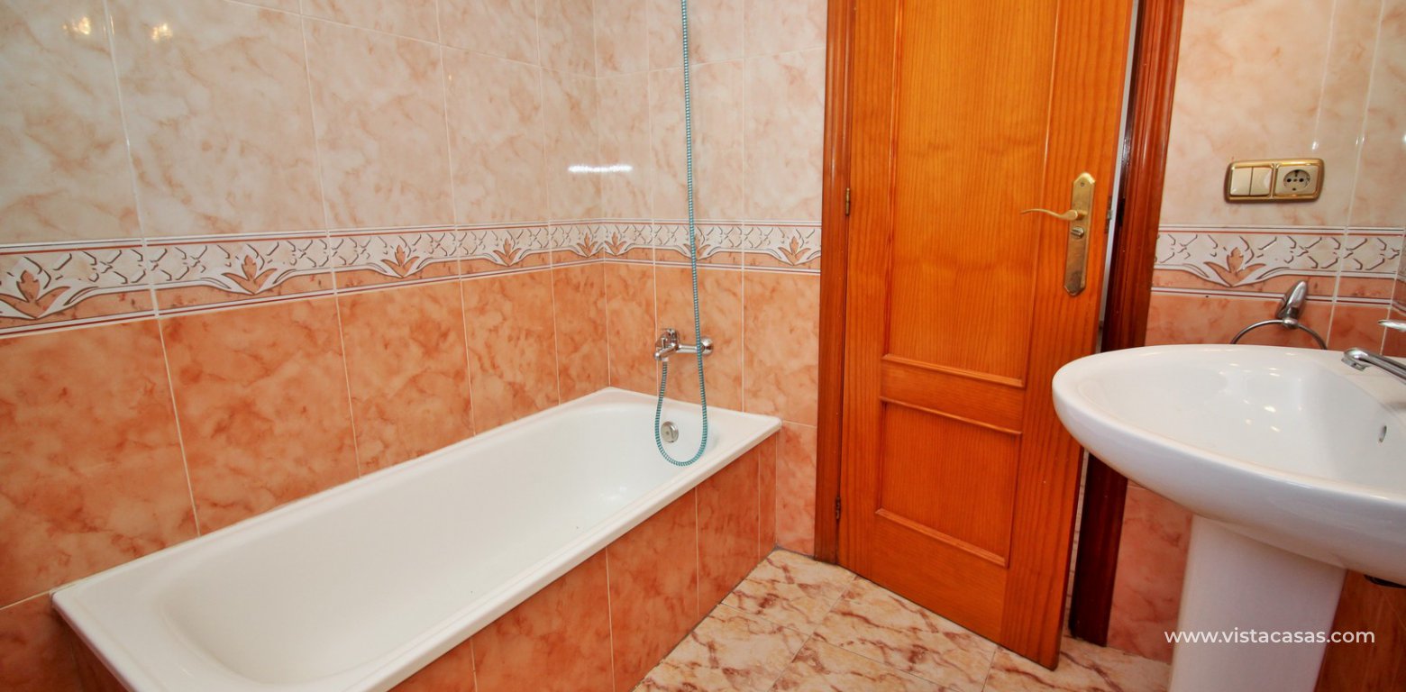 Property for sale in Lomas de Cabo Roig family bathroom