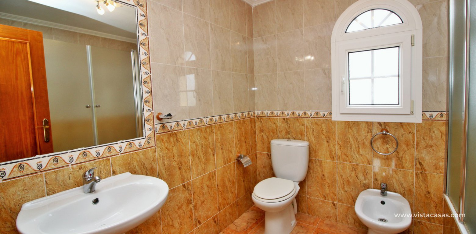 Villa for sale in Villamartin family bathroom