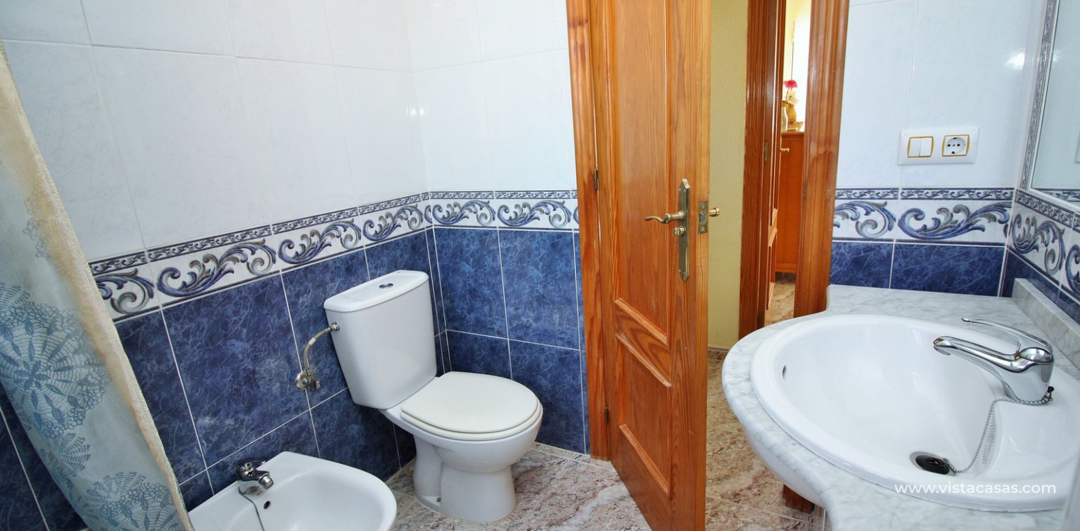Townhouse for sale in Villamartin family bathroom 2