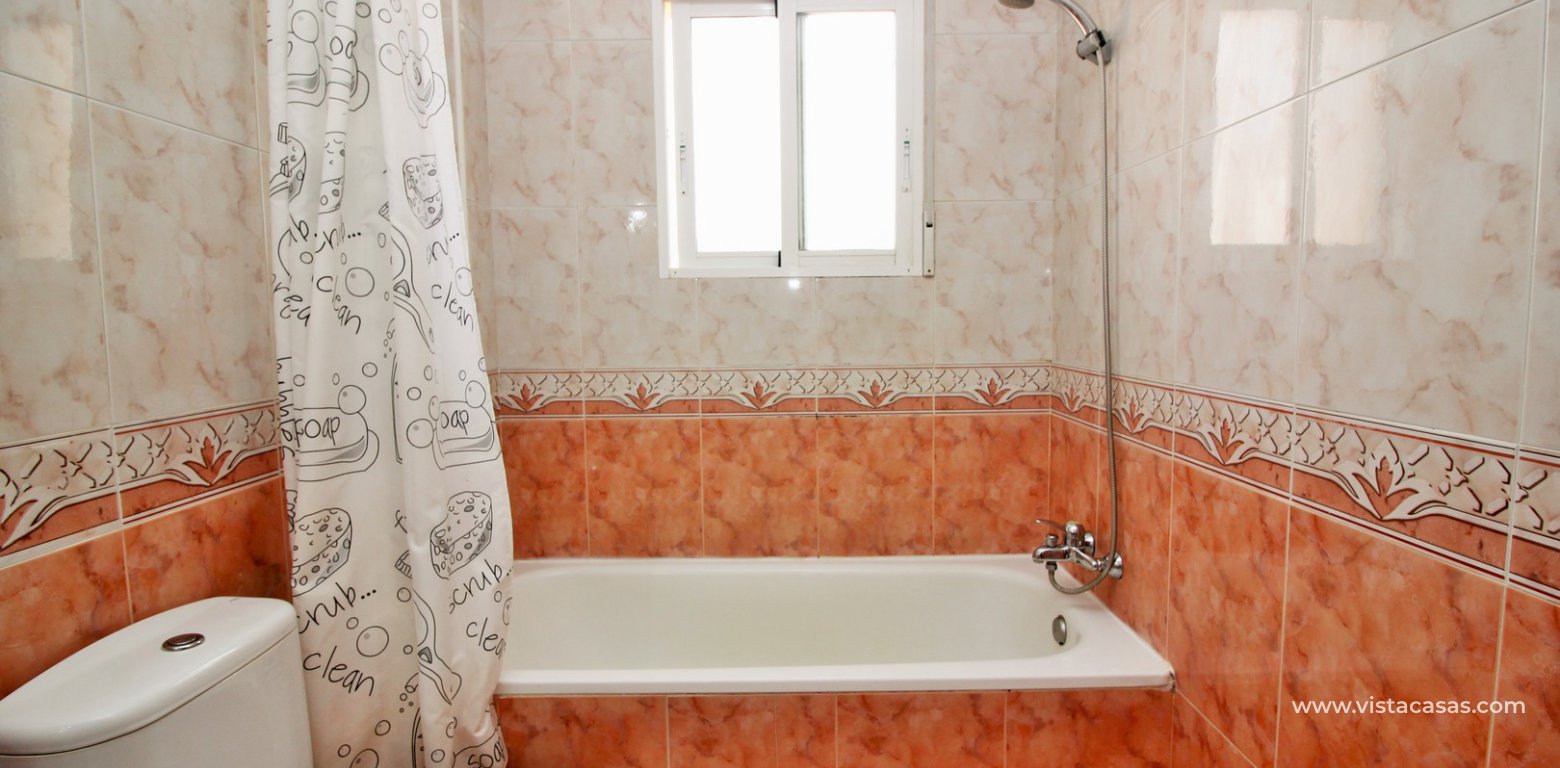 Townhouse for sale in Cabo Roig family bathroom 2