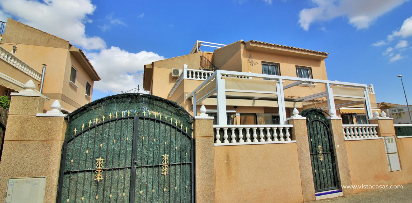 Townhouse for sale in Villamartin exterior