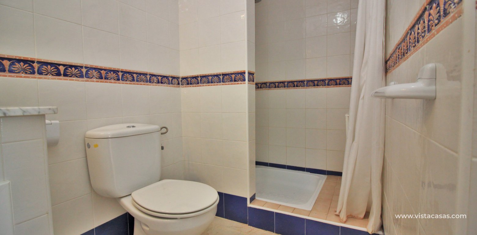 Apartment for sale in Villamartin en-suite shower