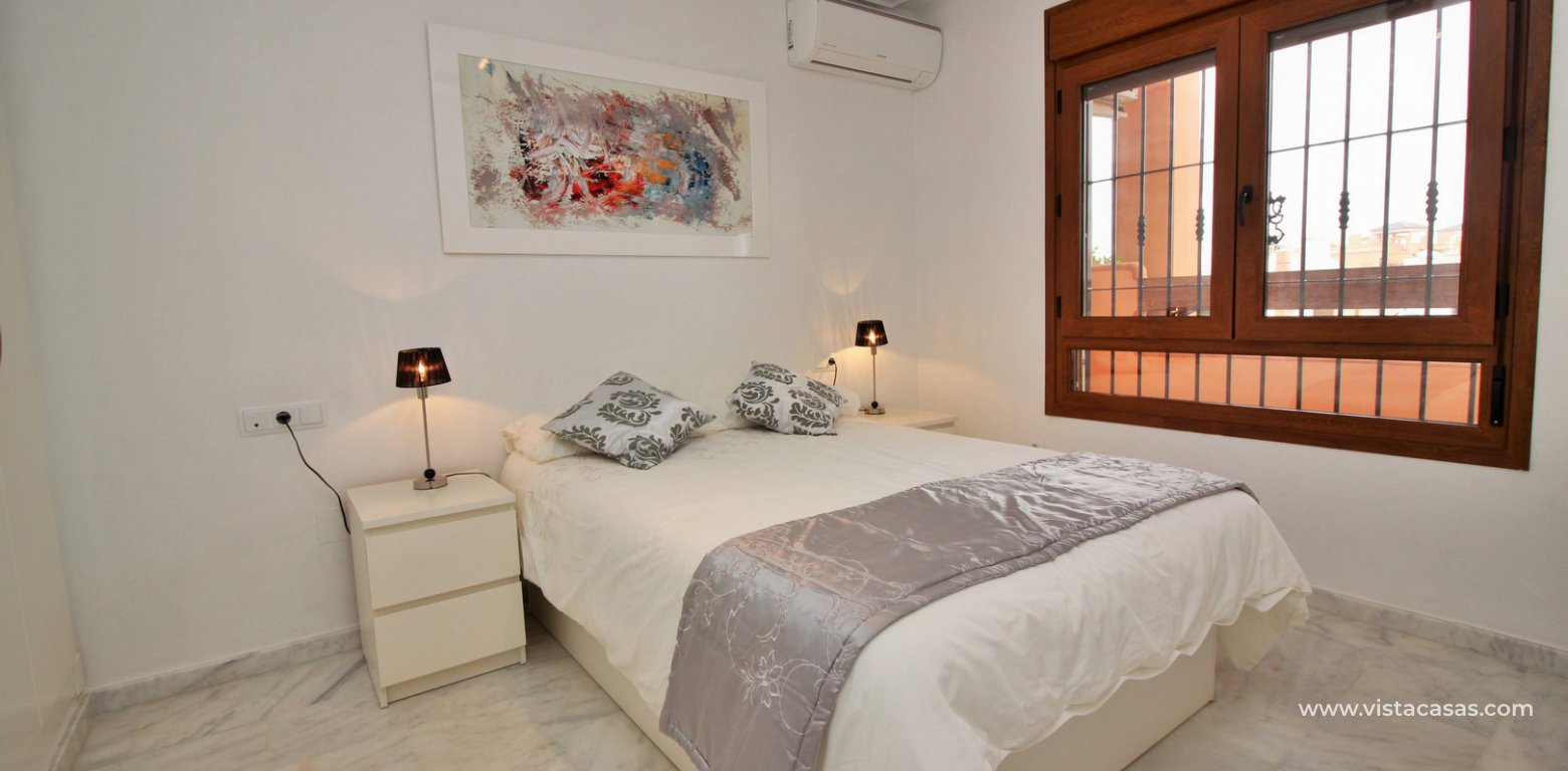 Penthouse apartment for sale in Pau 8 Villamartin master bedroom
