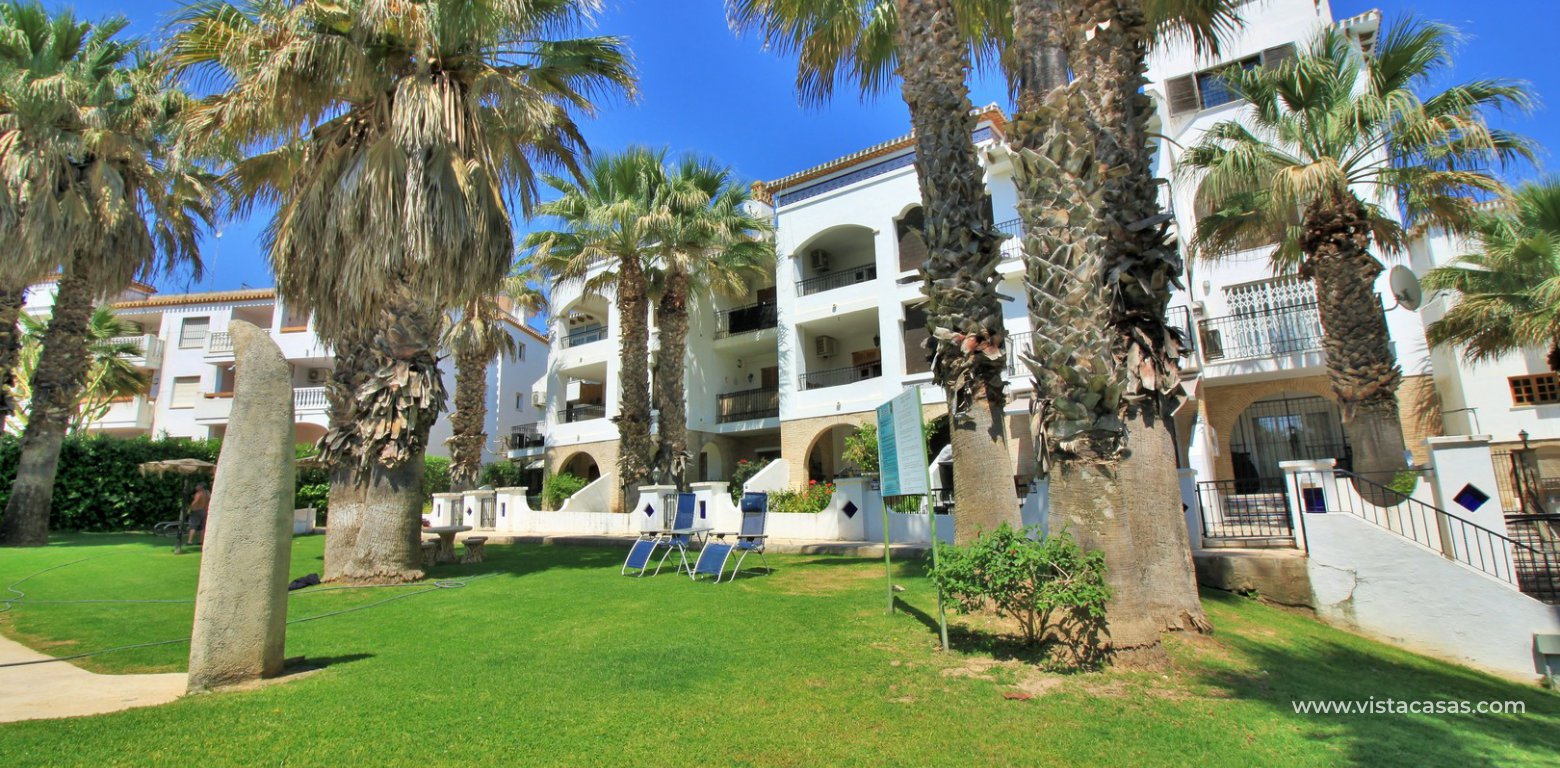 Apartment for sale overlooking the pool in Villamartin