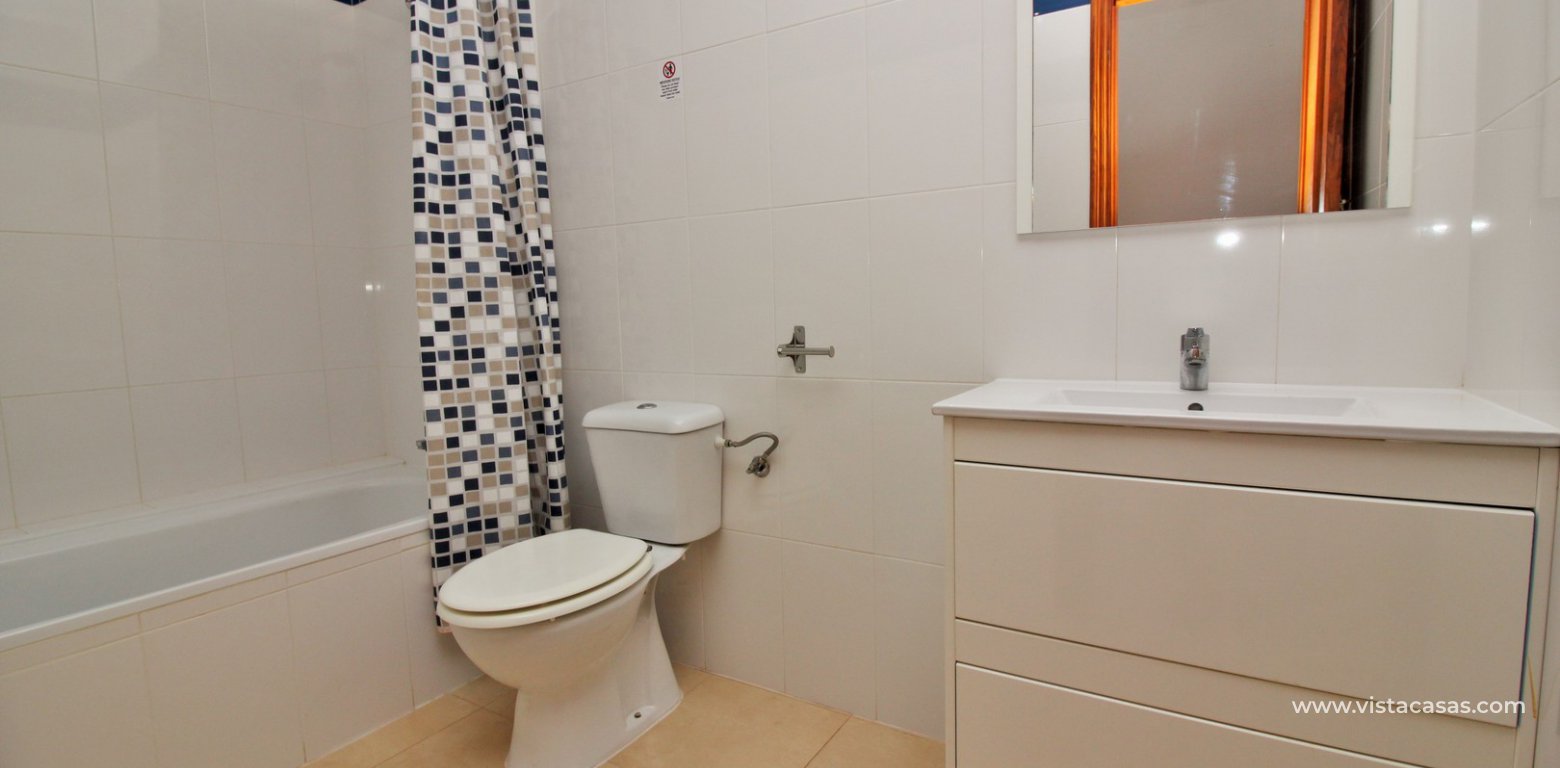South facing apartment with tourist licence for sale in the Villamartin Plaza bathroom