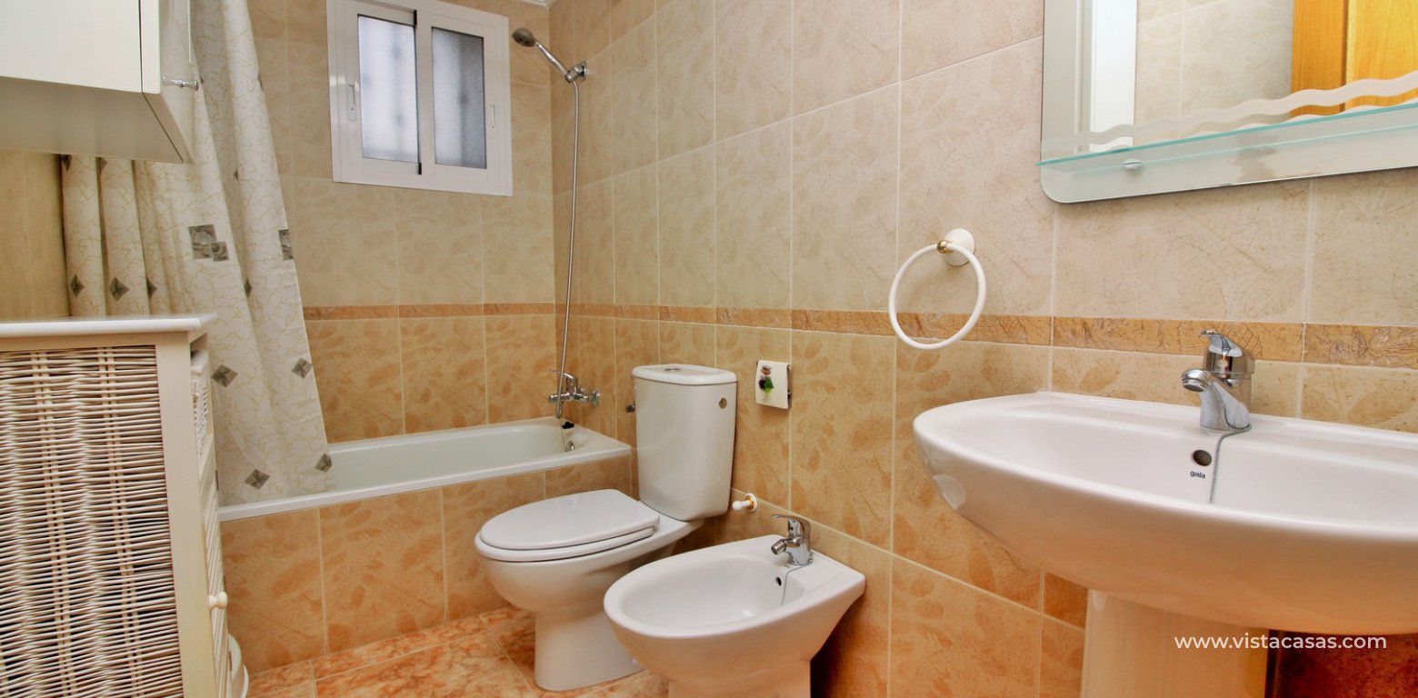 Top floor apartment for sale in R10 La Ciñuelica Punta Prima bathroom