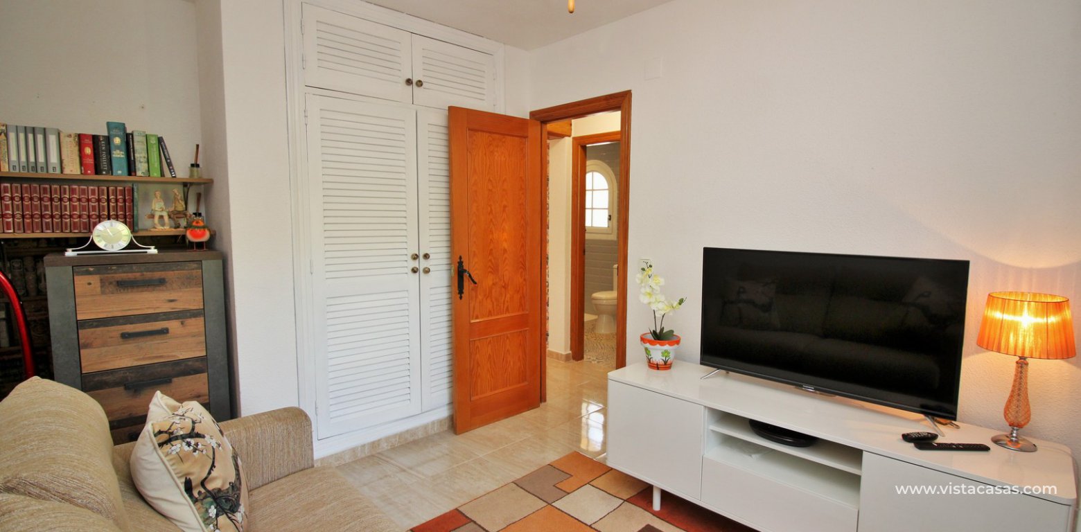 Buhardilla townhouse for sale in Valencias Villamartin twin bedroom fitted wardrobes