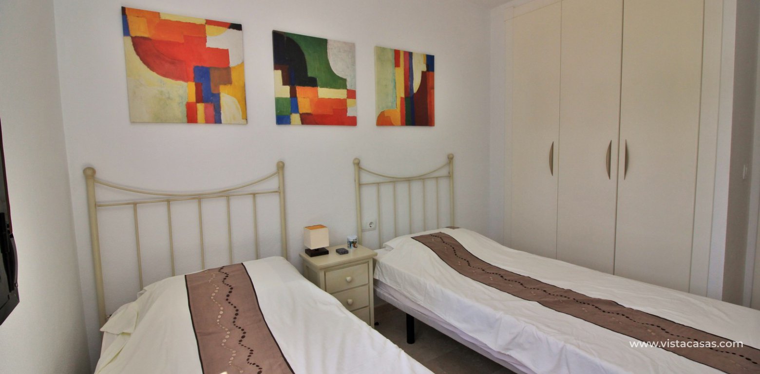 Ground floor 3 bedroom apartment for sale in Pau 8 Villamartin twin bedroom fitted wardrobes