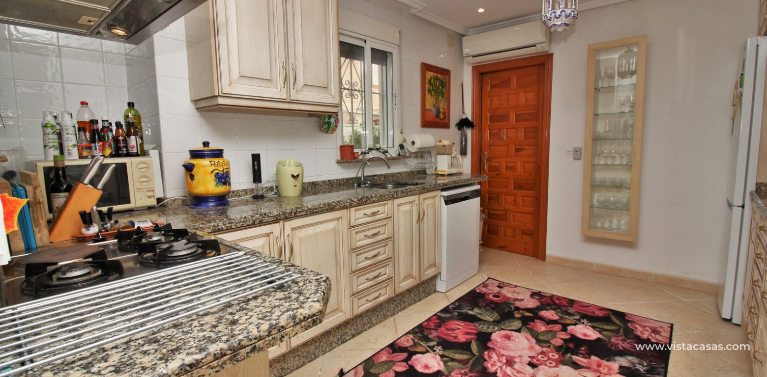Detached villa for sale with private pool La Siesta Torrevieja kitchen