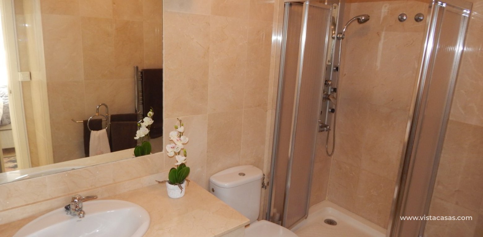Property for sale in Villamartin bathroom