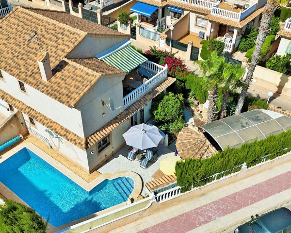 Avril Hope, happy property seller in Flamingo Hills II, Playa Flamenca