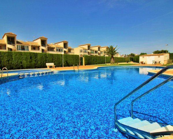 Brian & Anne Currie, happy property sellers in R1 La Ciñuelica, Punta Prima