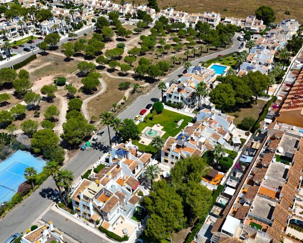 Sue & Dave Litherland, happy buyers and sellers with Vistacasas in Villamartin