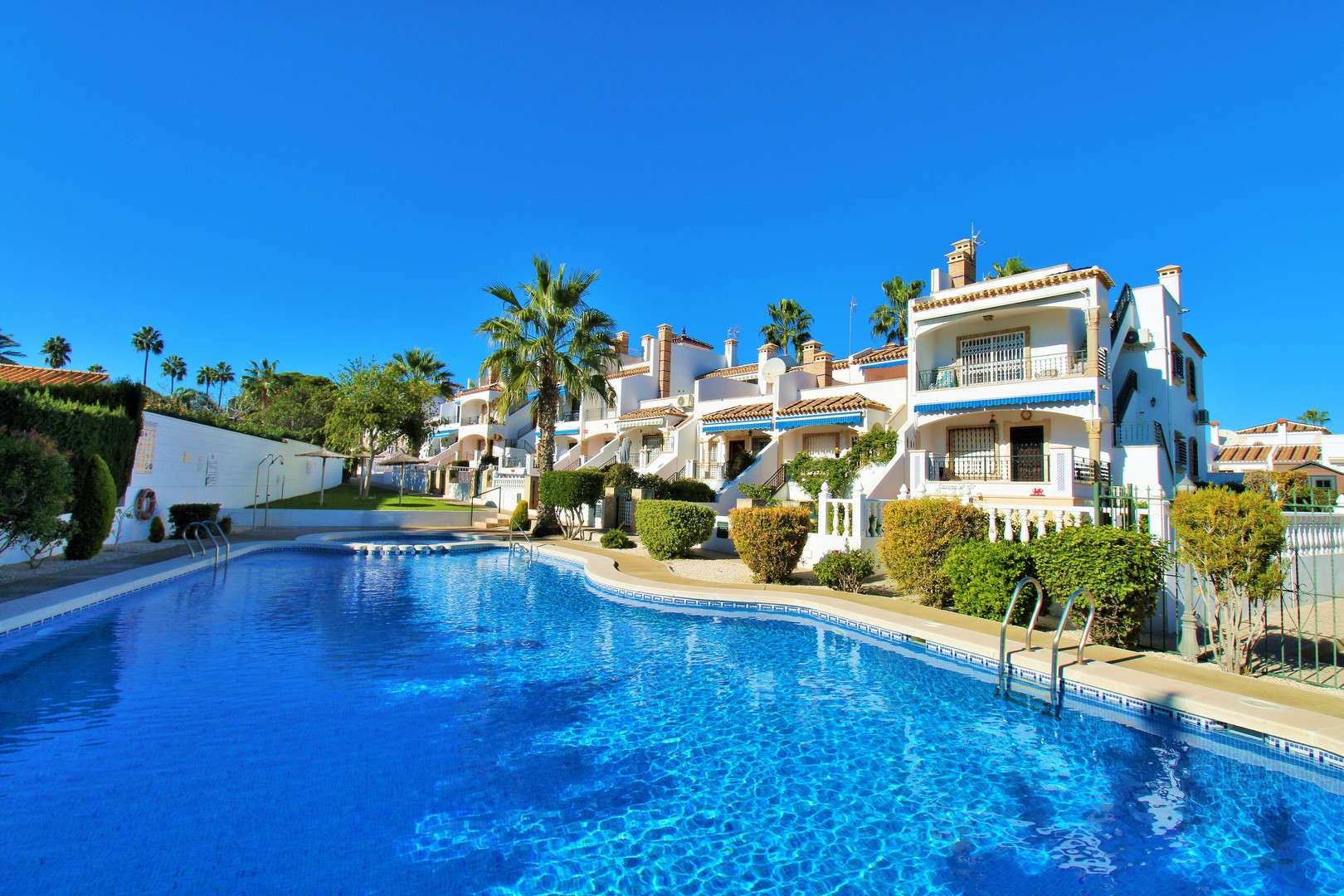 terraced-houses en villamartin · las-violetas 244990€