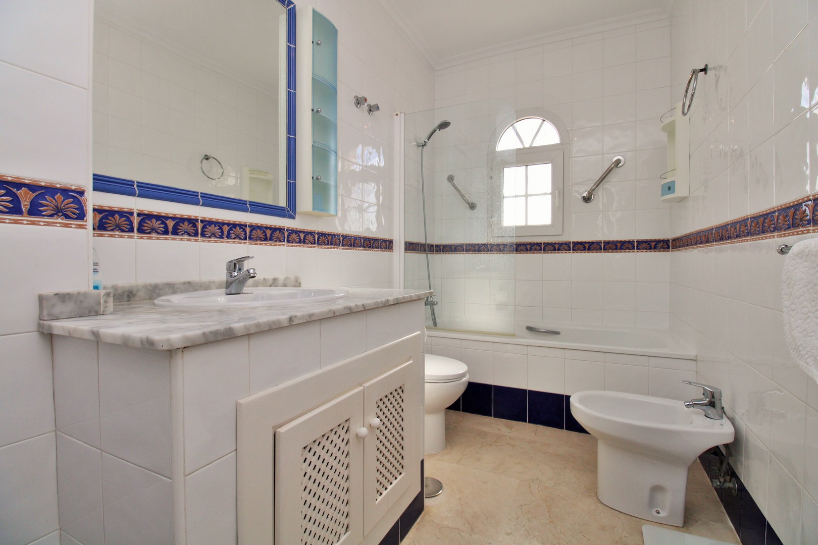 terraced-houses en villamartin · las-violetas 244990€