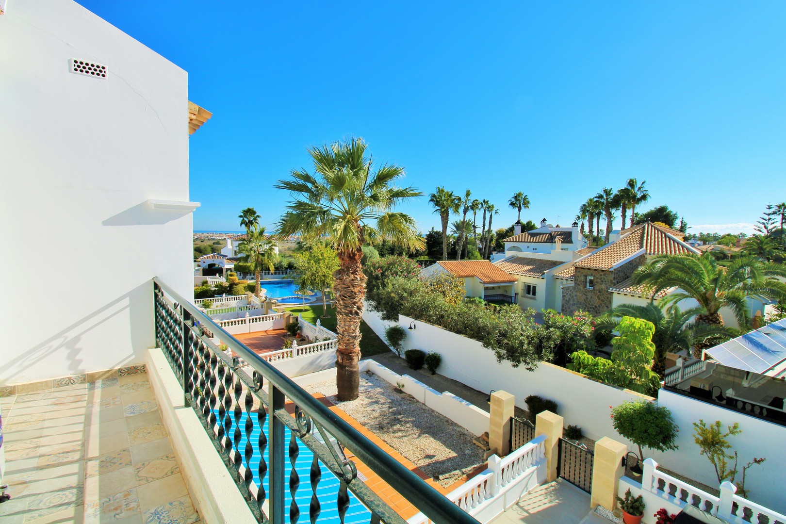 terraced-houses en villamartin · las-violetas 244990€