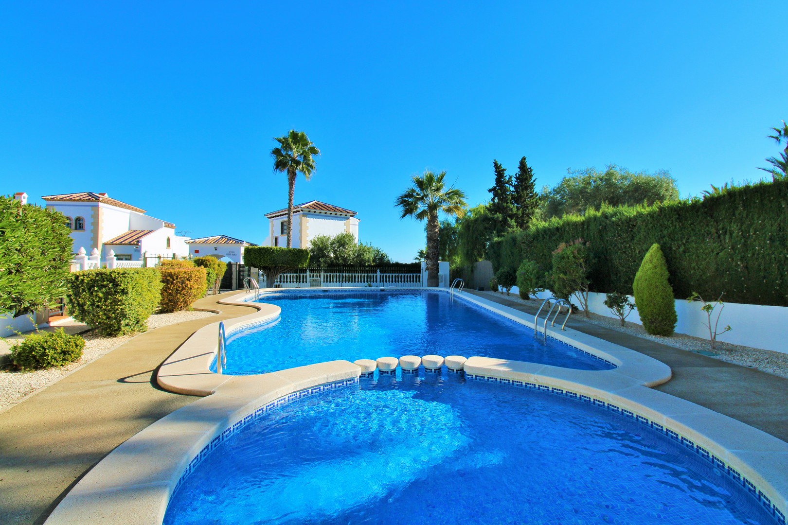 terraced-houses en villamartin · las-violetas 244990€