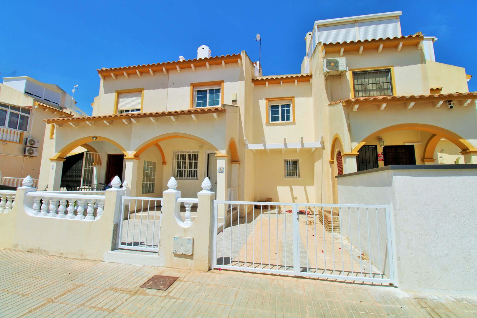 terraced-houses en playa-flamenca · playa-flamenca 215000€