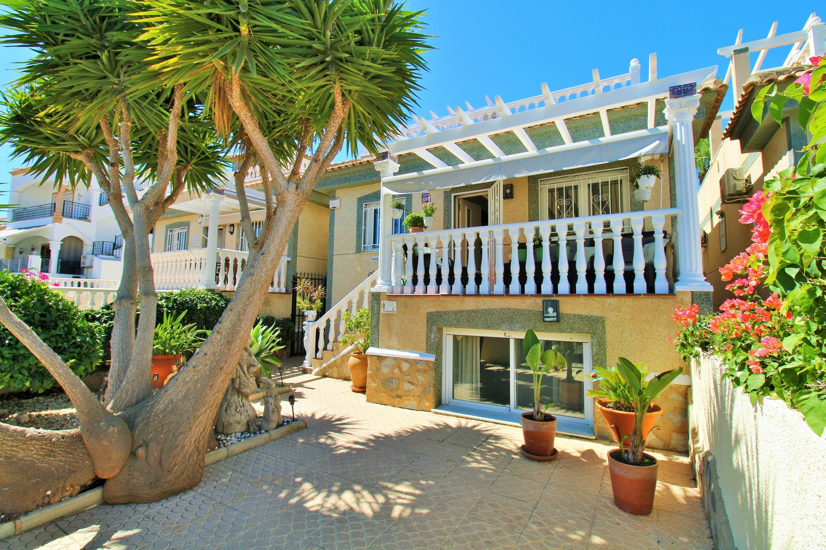 villas en villamartin · las-violetas 419000€