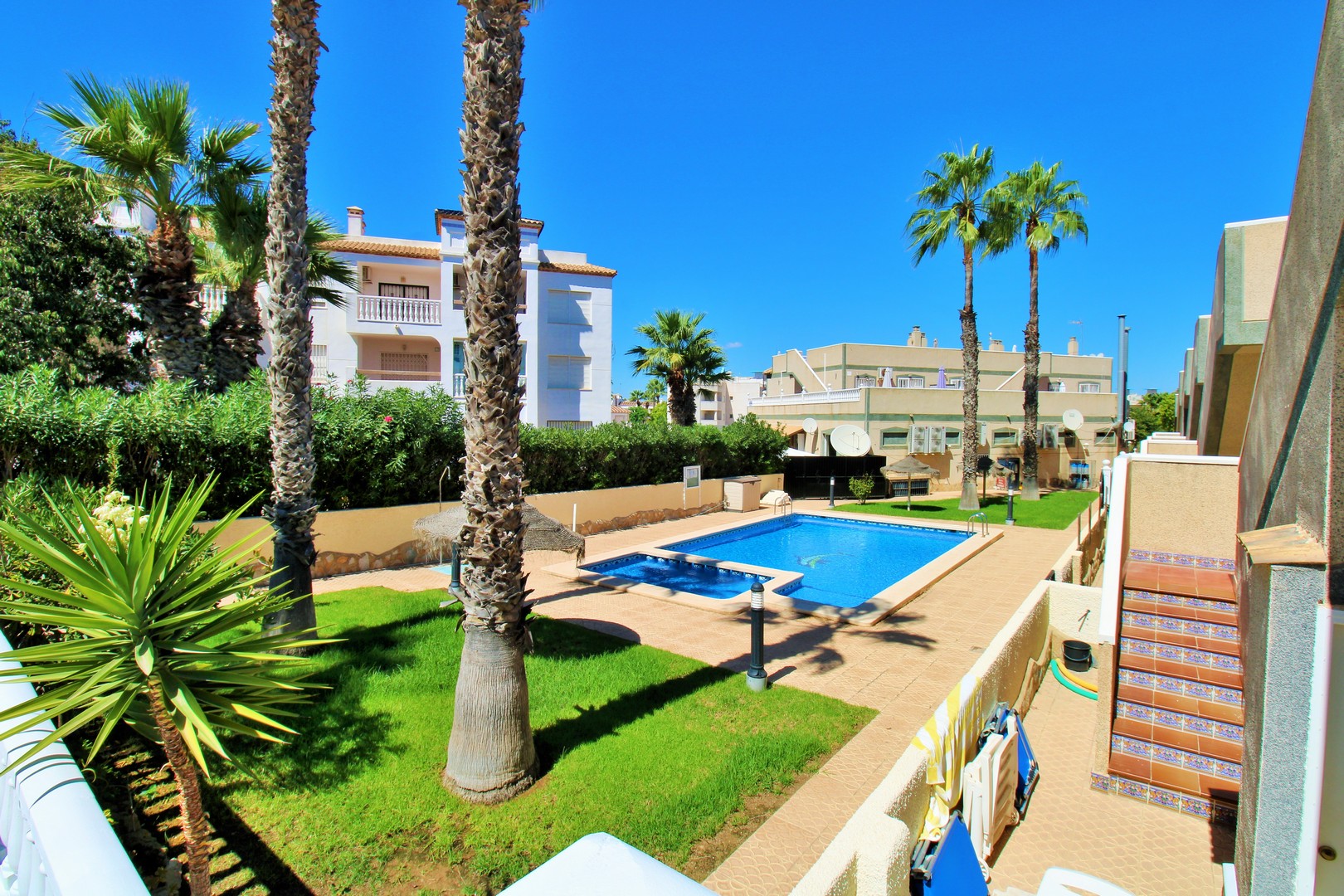 villas en villamartin · las-violetas 419000€