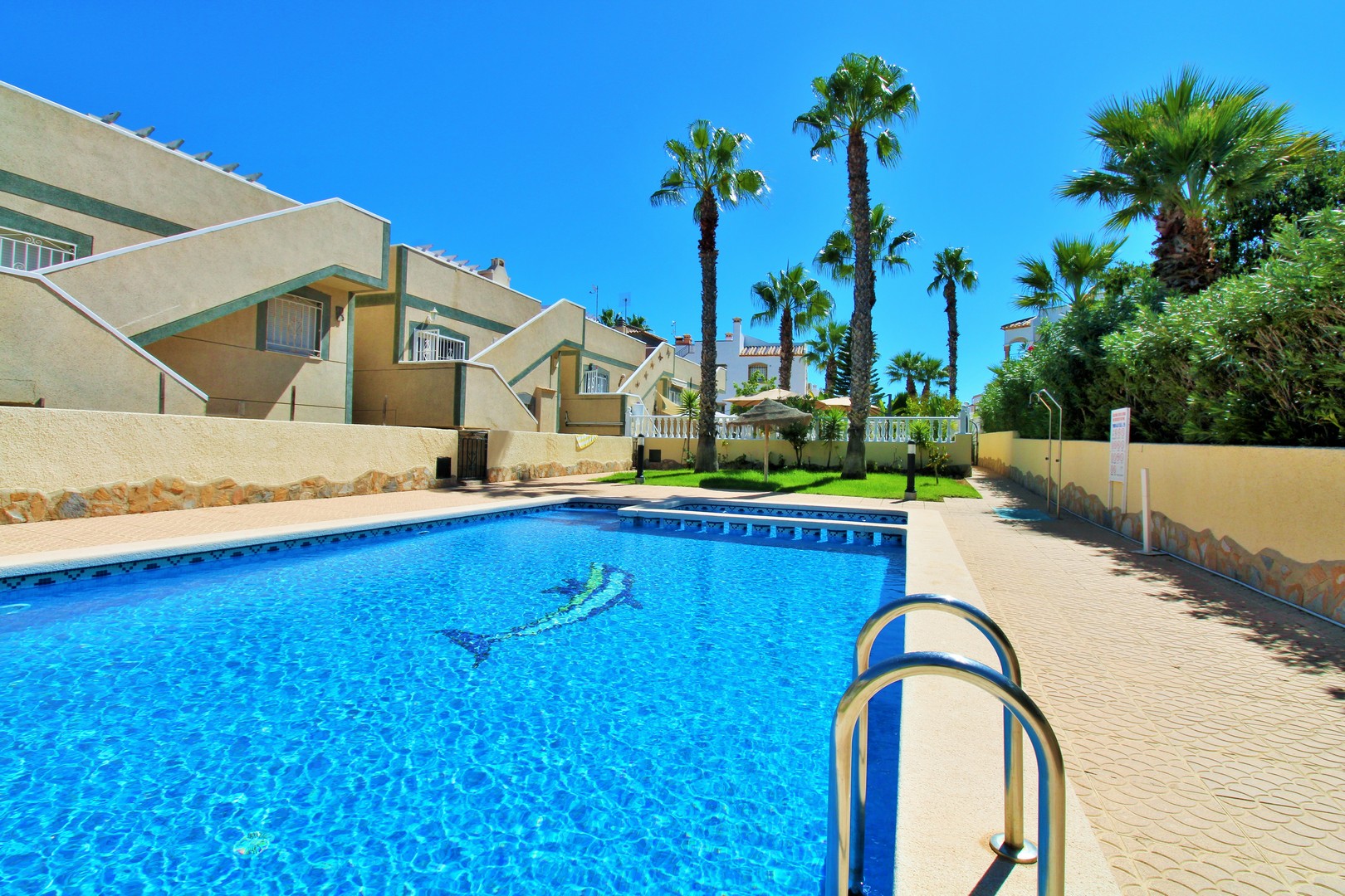 villas en villamartin · las-violetas 419000€