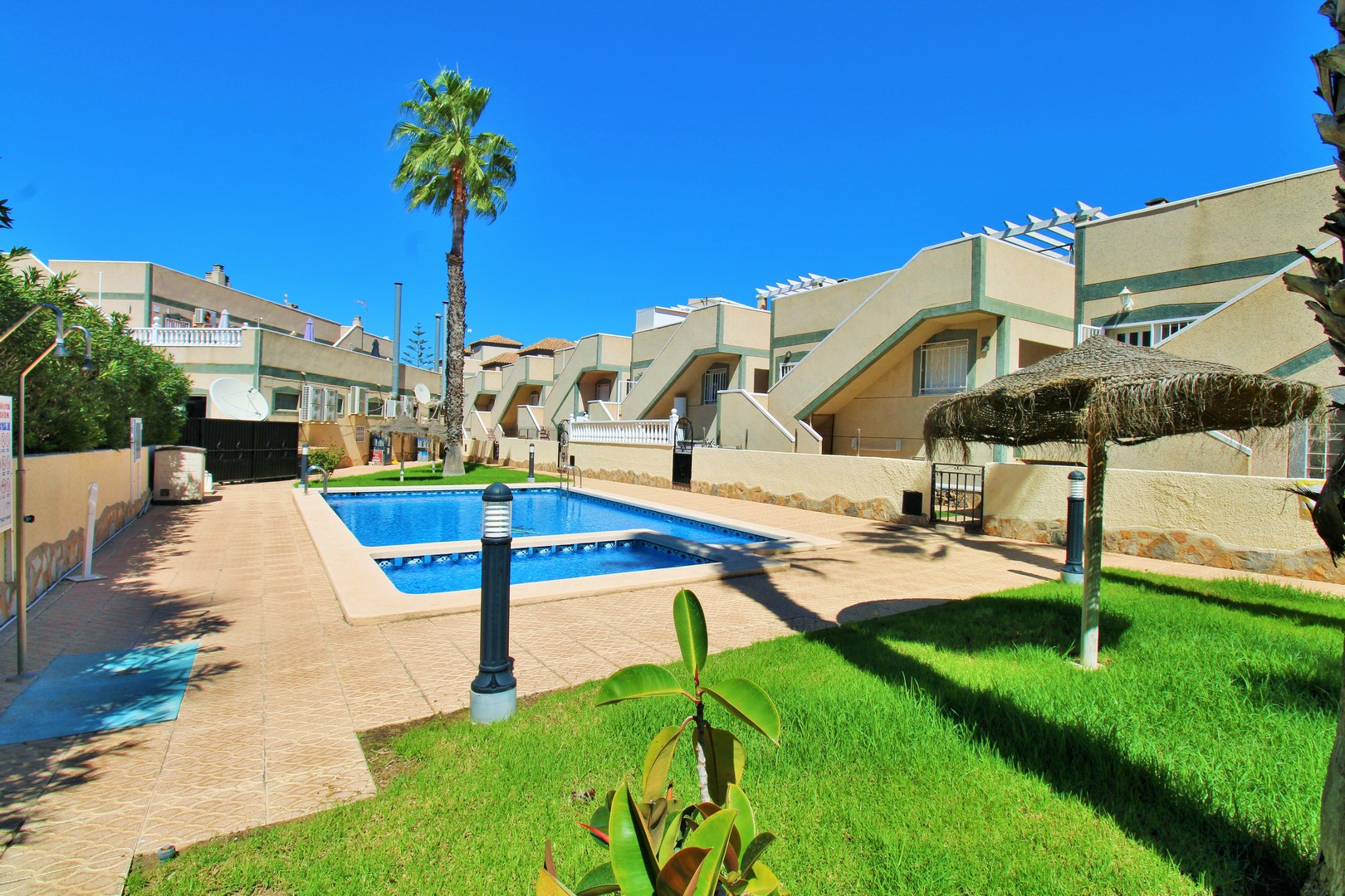 villas en villamartin · las-violetas 419000€