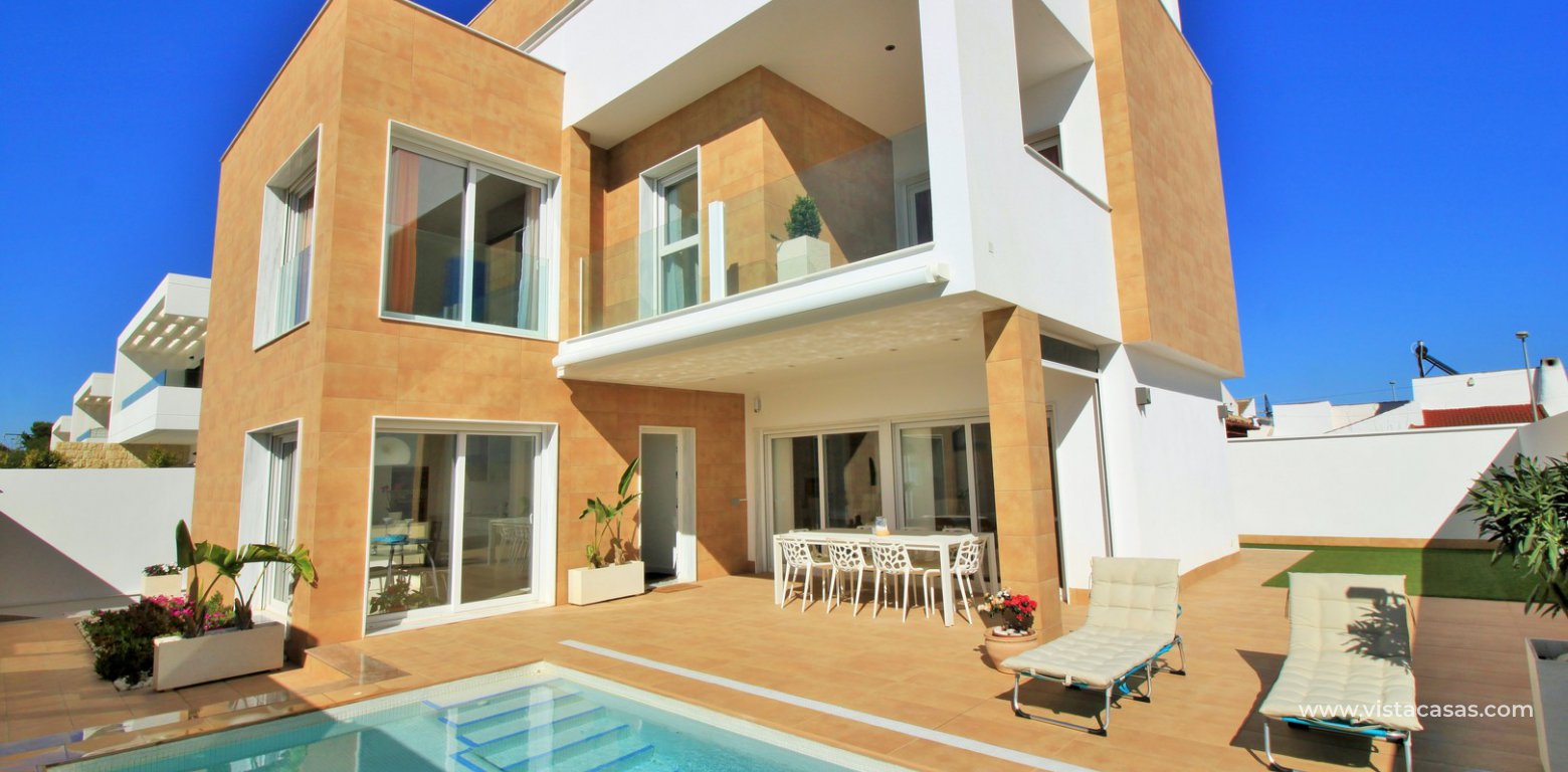 Luxury 5 bedroom detached villa with private pool for sale in Mil Palmeras
