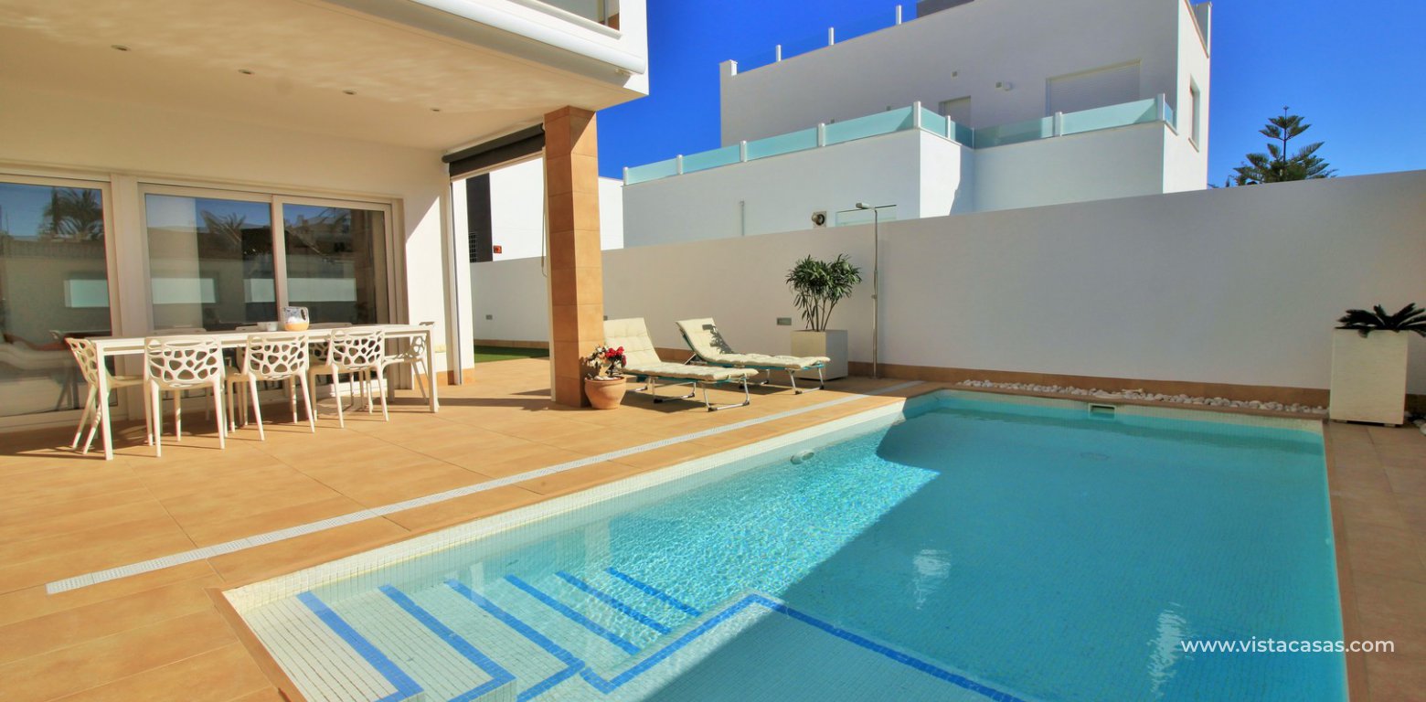 Luxury 5 bedroom detached villa with private pool for sale in Mil Palmeras pool