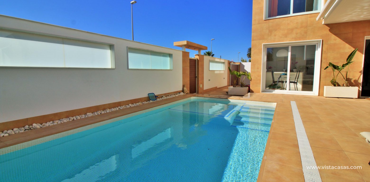 Luxury 5 bedroom detached villa with private pool for sale in Mil Palmeras swimming pool