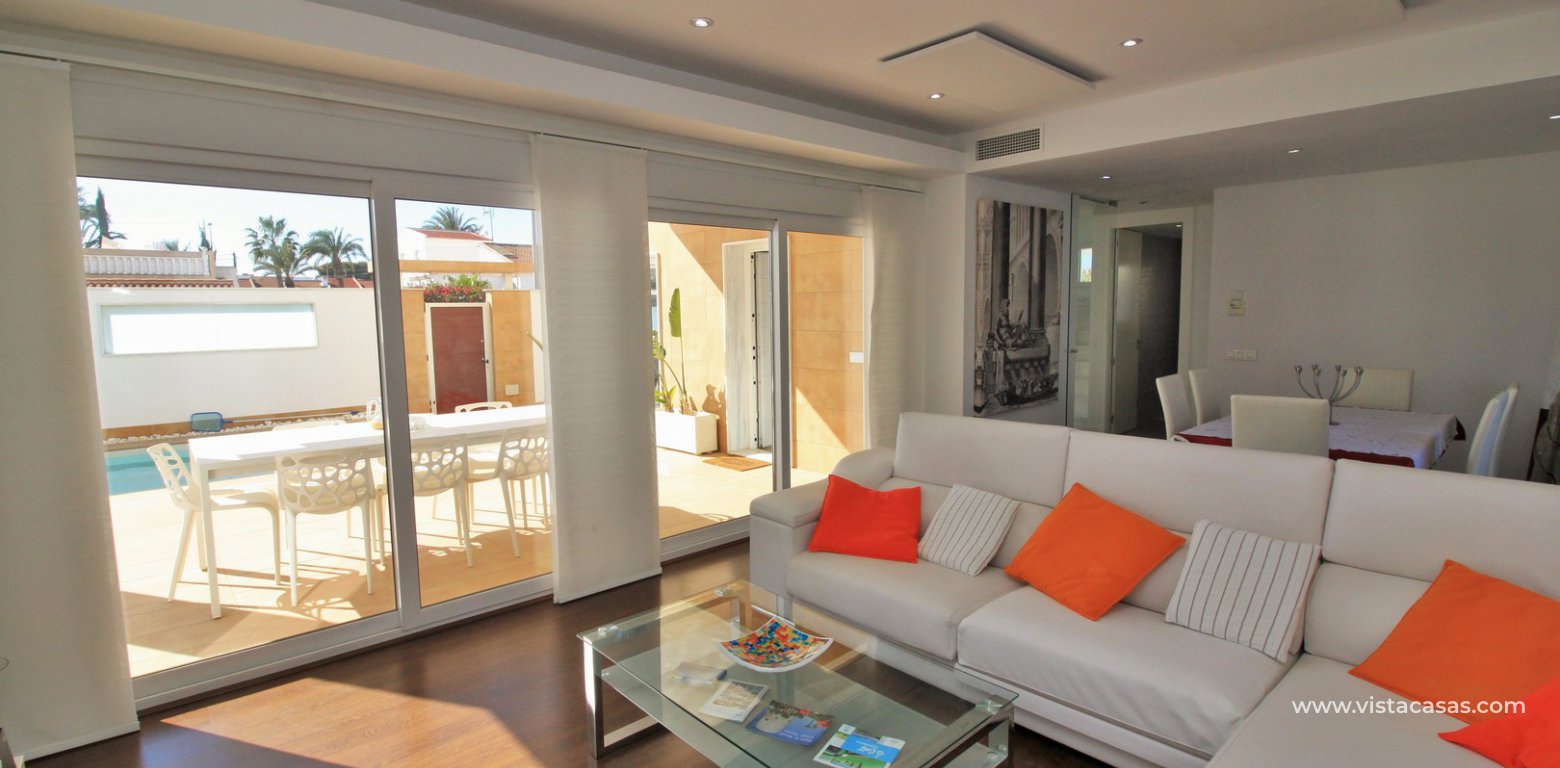 Luxury 5 bedroom detached villa with private pool for sale in Mil Palmeras lounge