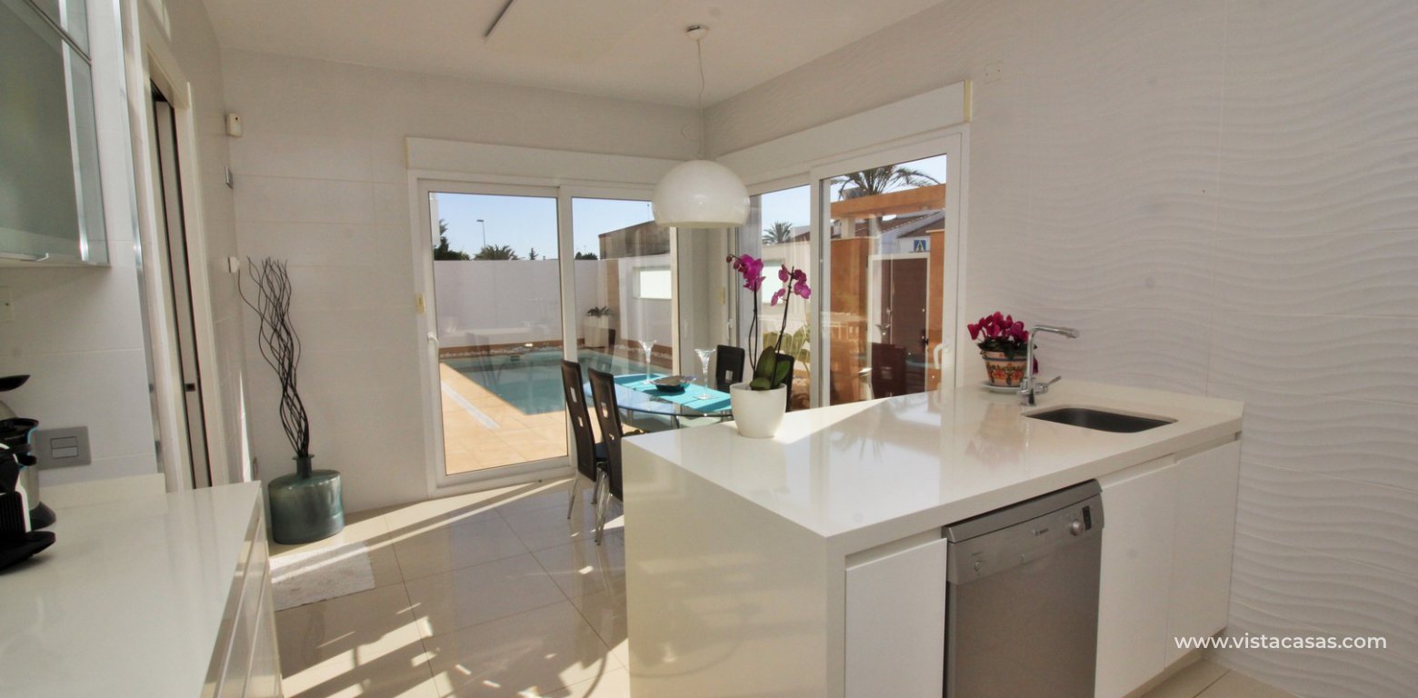 Luxury 5 bedroom detached villa with private pool for sale in Mil Palmeras modern kitchen
