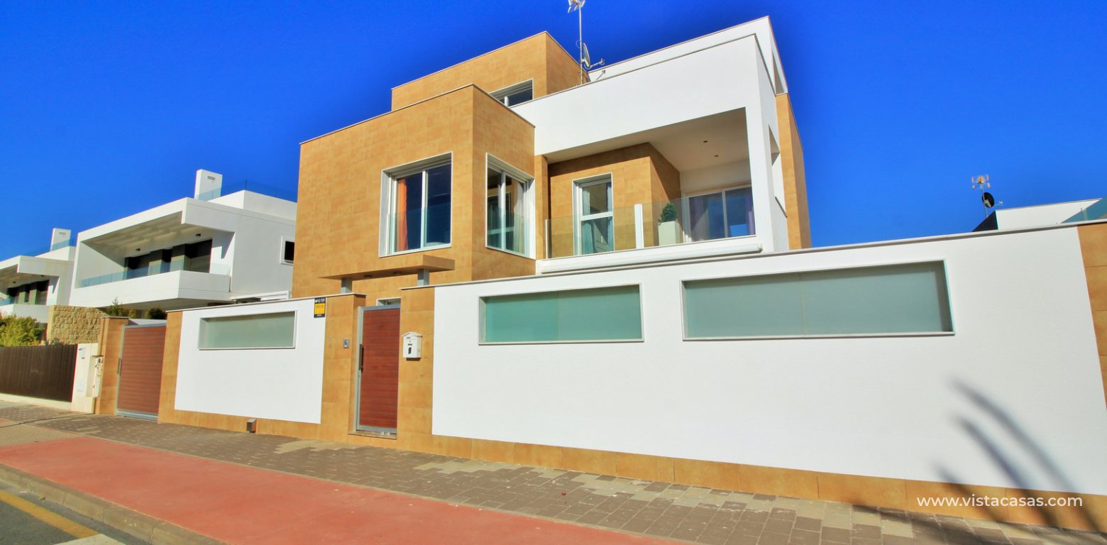 Luxury 5 bedroom detached villa with private pool for sale in Mil Palmeras exterior