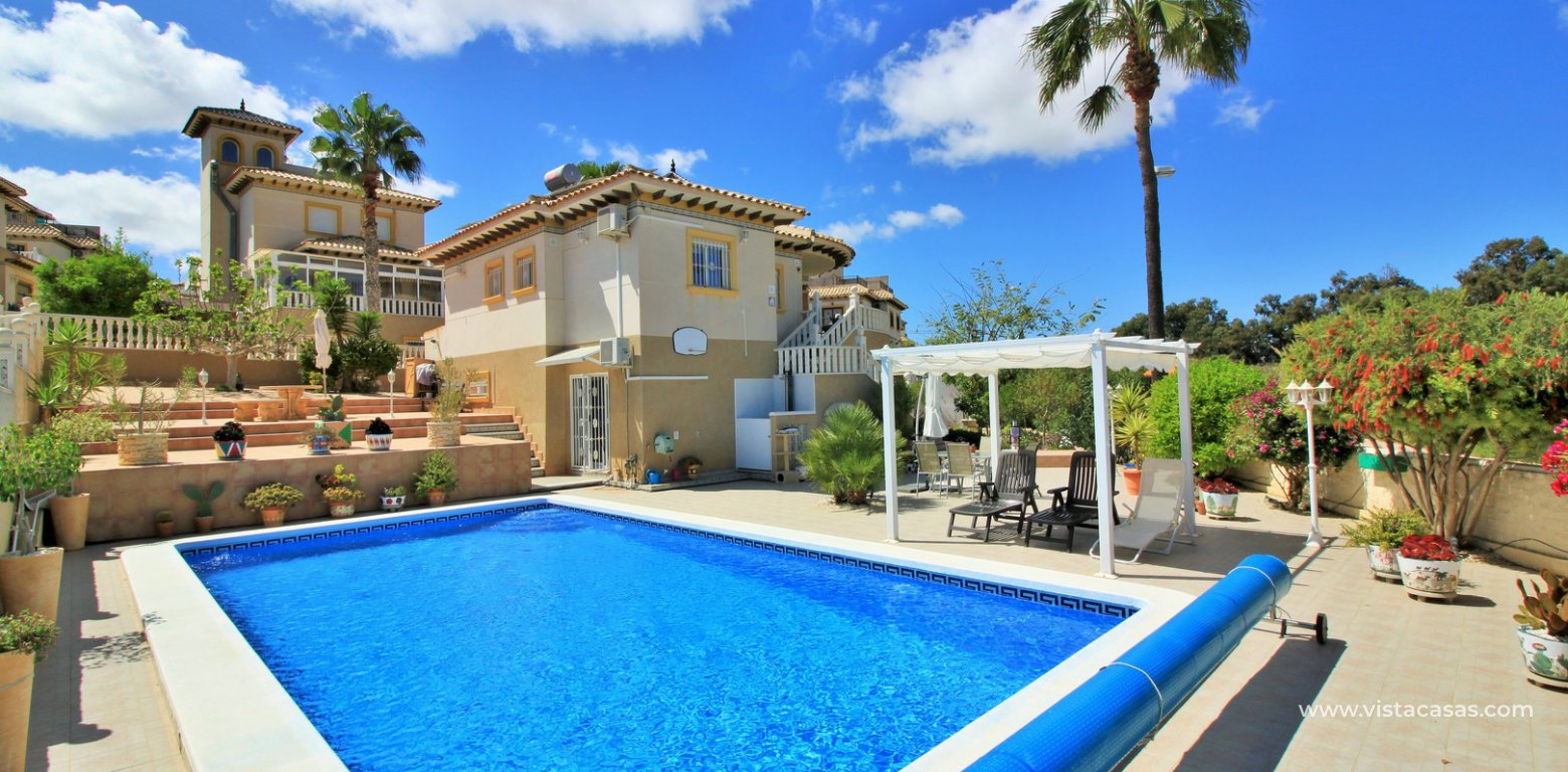 Detached villa with private pool for sale Pinada Golf II Villamartin