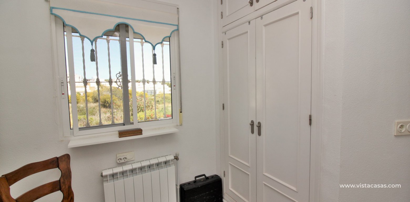 Detached villa with private pool for sale Pinada Golf II Villamartin twin bedroom fitted wardrobes