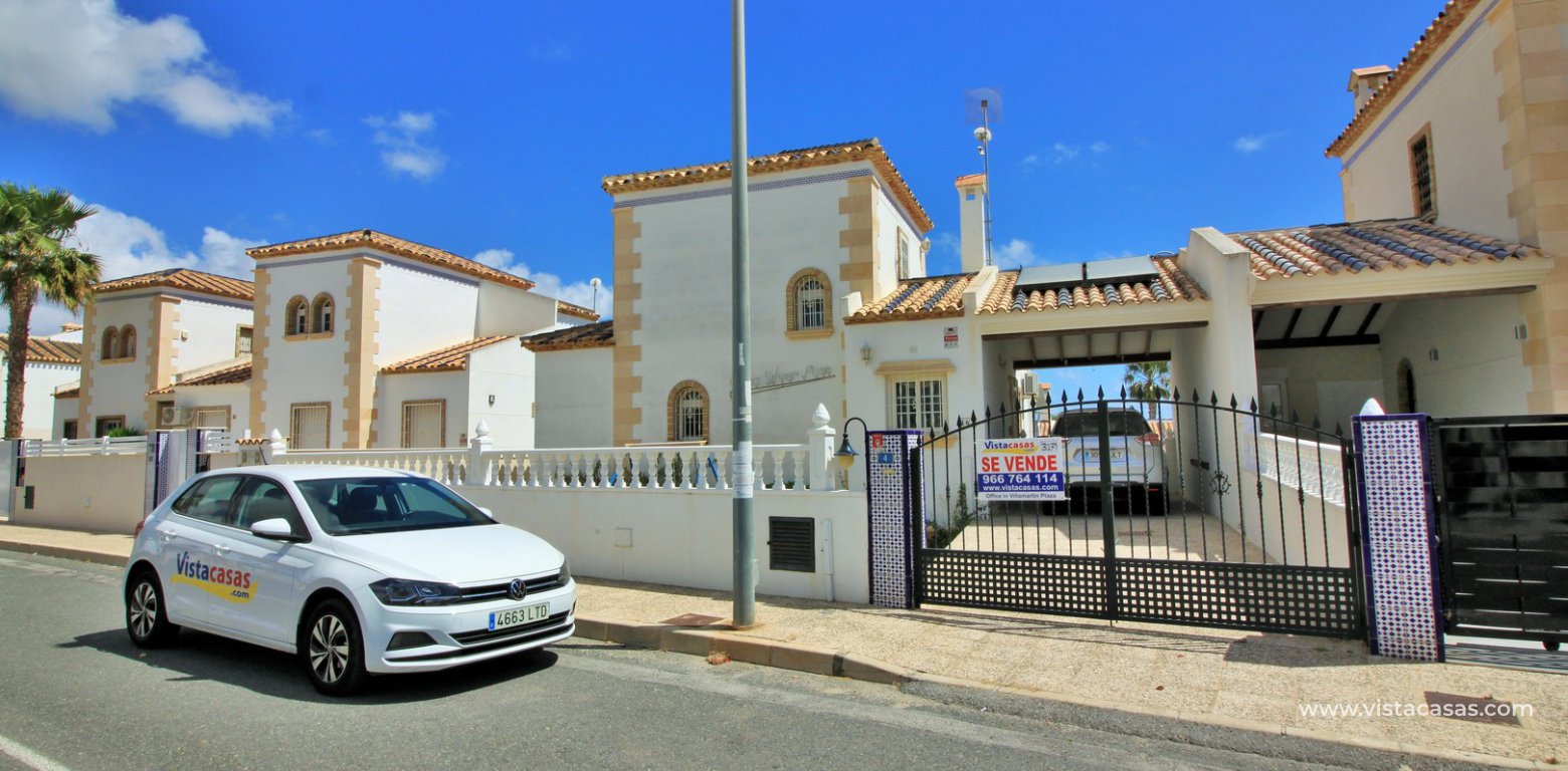 Detached villa with pool for sale R3 Las Violetas Villamartin exterior