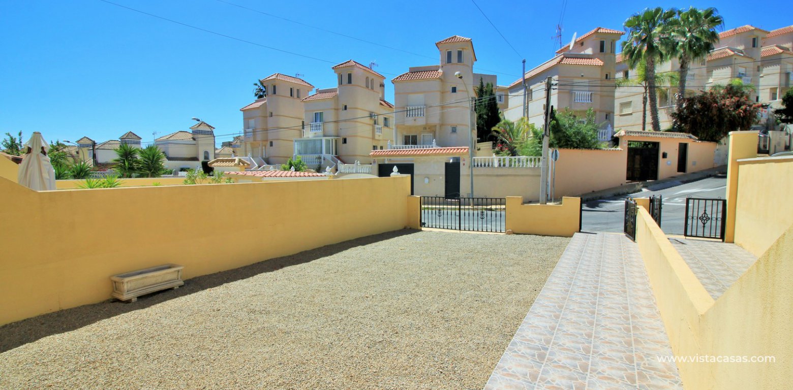 South facing ground floor apartment for sale in Villamartin large garden space for pool