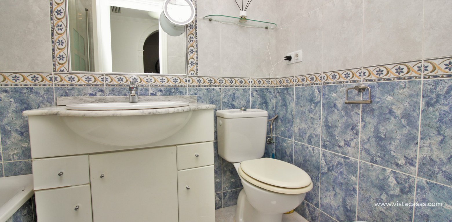 Apartment for sale Fontana Golf II Villamartin bathroom