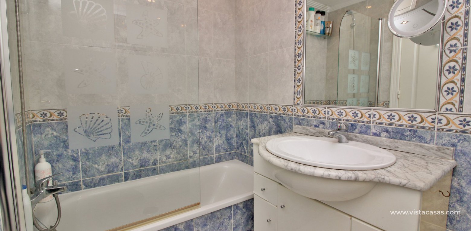 Apartment for sale Fontana Golf II Villamartin bathroom 2