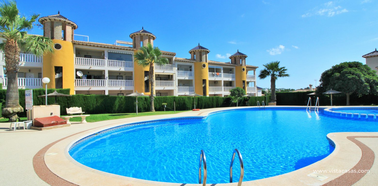 Detached villa with garage for sale Pinada Golf I Villamartin communal pool